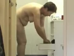 After taking a shower, my elderly, short-haired hotwife wipes her unshaven cookie.